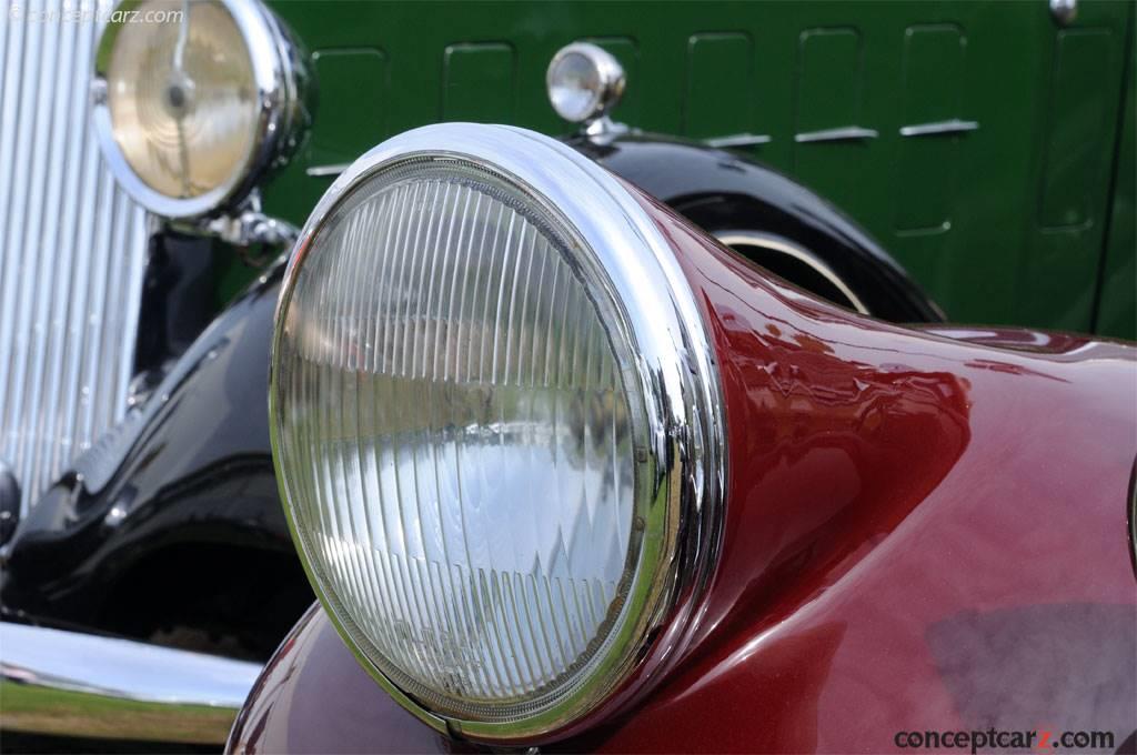 1931 Pierce-Arrow Model 42 background image
